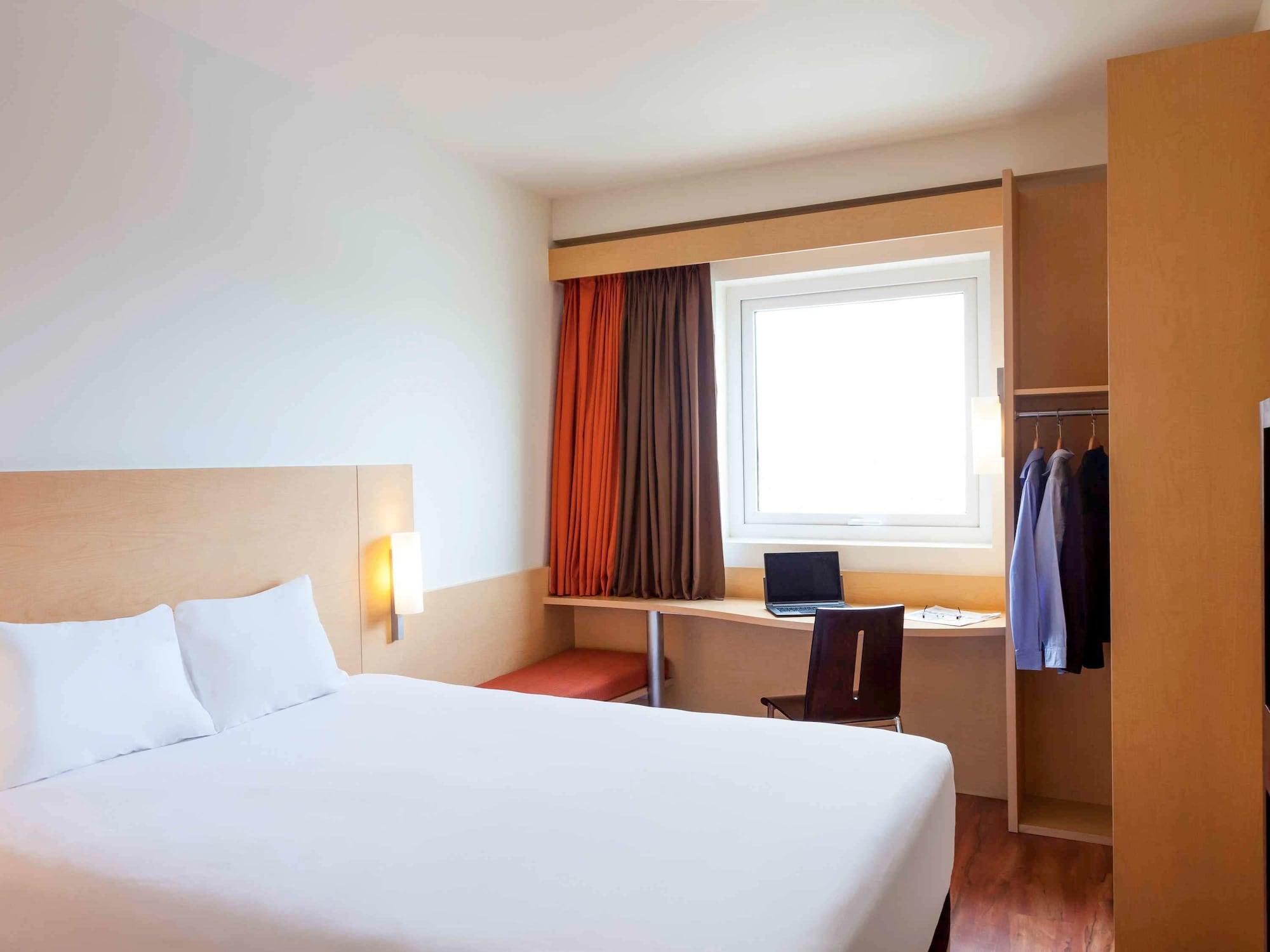 Ibis Hermosillo Bagian luar foto