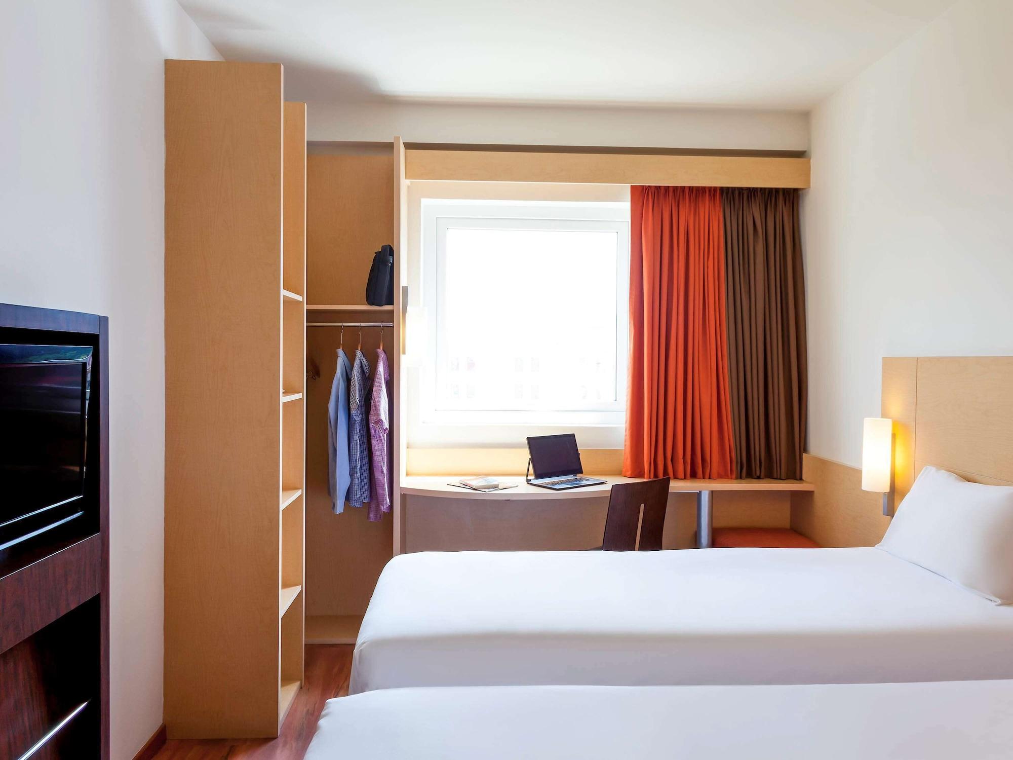 Ibis Hermosillo Bagian luar foto