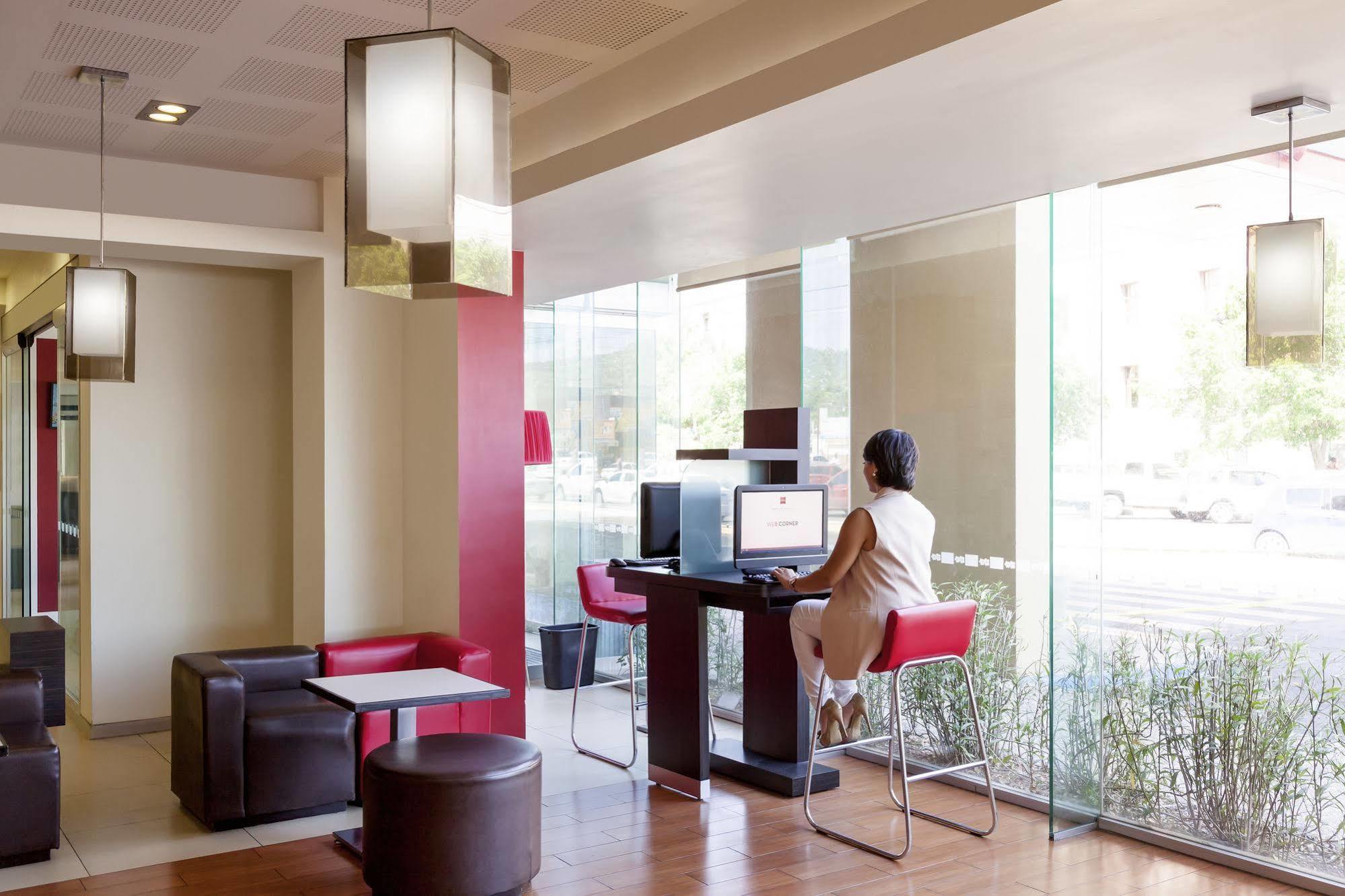 Ibis Hermosillo Bagian luar foto